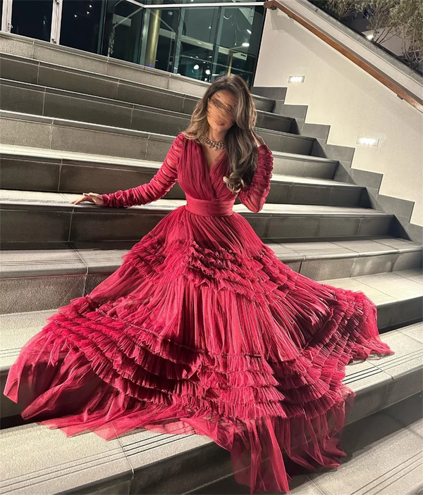 Burgundy Elegant Long-Sleeve Prom Dresses Tulle Layering Evening Gowns for Formal Occasions.